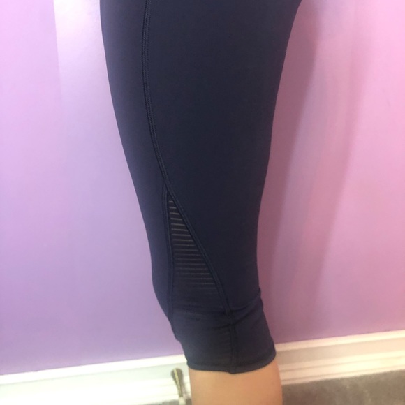 Lululemon Women’s Cropped Leggings - Picture 2 of 3